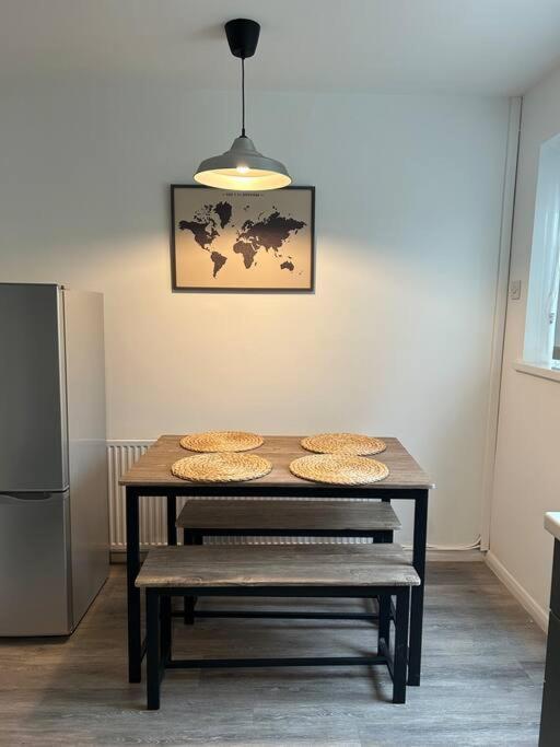 Charming Home, Walking Distance To Bay And Centre With Parking