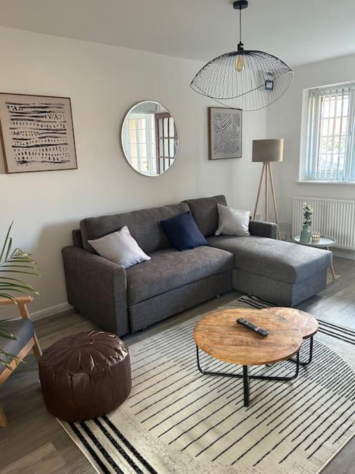 Charming Home, Walking Distance To Bay And Centre With Parking * Cardiff