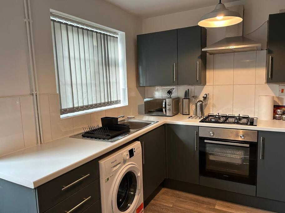 Charming Home, Walking Distance To Bay And Centre With Parking Appartement