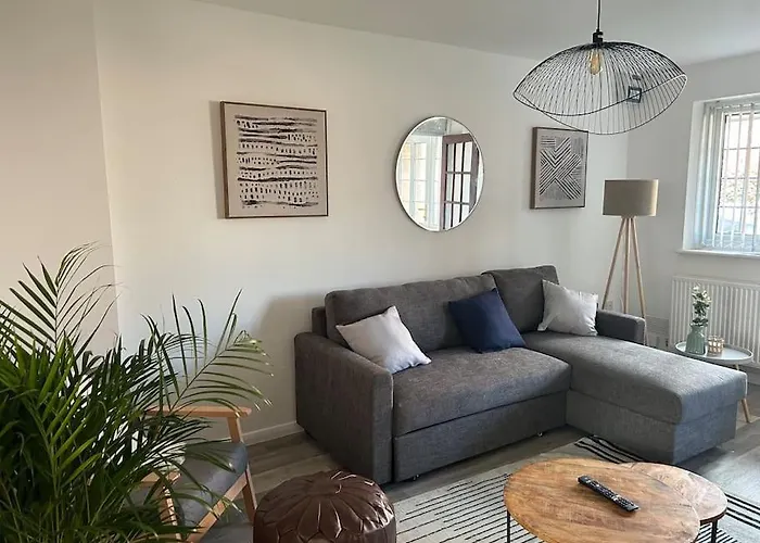Charming Home, Walking Distance To Cardiff Bay And City Centre With Parking